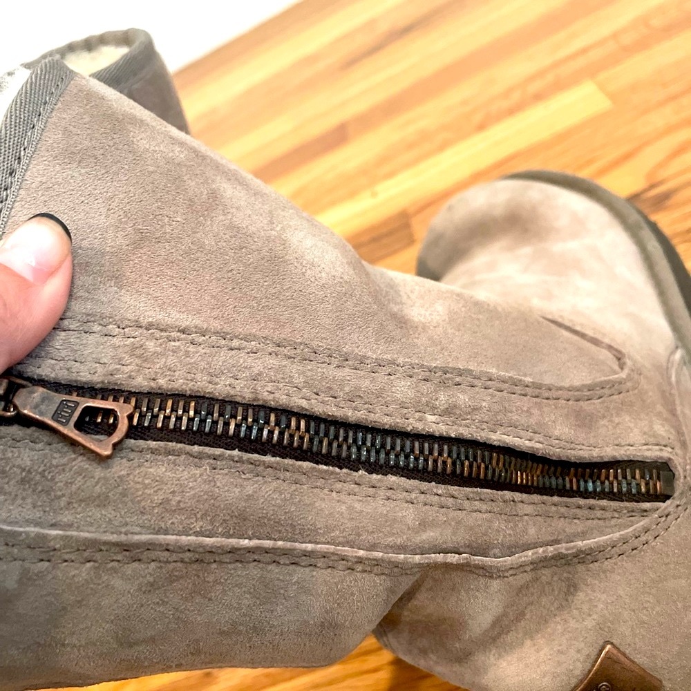 Ugg short boot